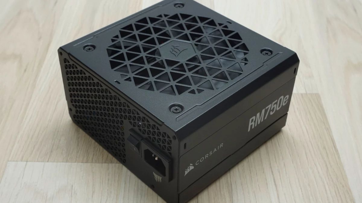 منبع تغذیه Corsair RM750e